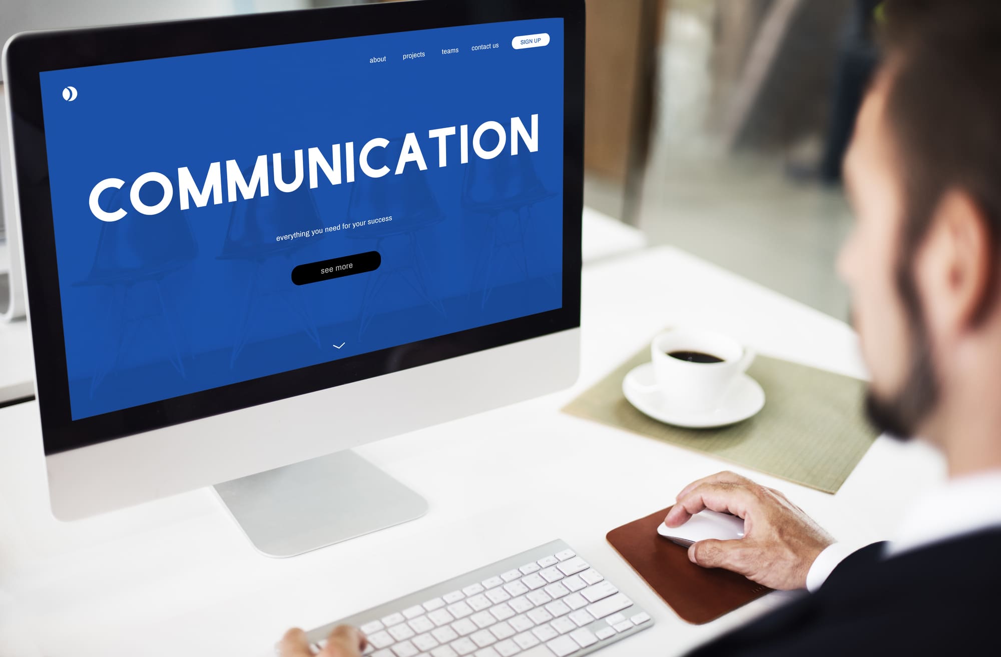 ビジネスを効率化する社内コミュニケーションの方法と制度を紹介