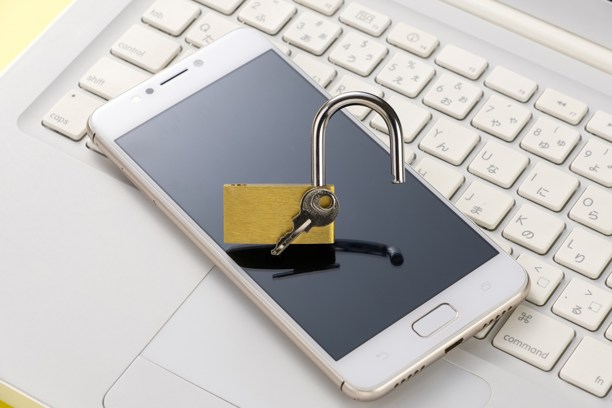 スマートフォンのセキュリティ対策を行わないリスクは?
